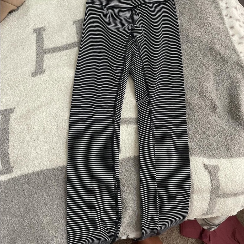 LULULEMON LEGGINGS never worn SIZE 2